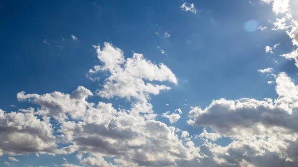 Nuages Dans Ciel Bleu Dans Parc Dans Nature — Photo