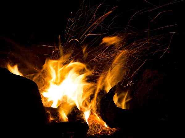 Огонь Искрами Черном Фоне — стоковое фото