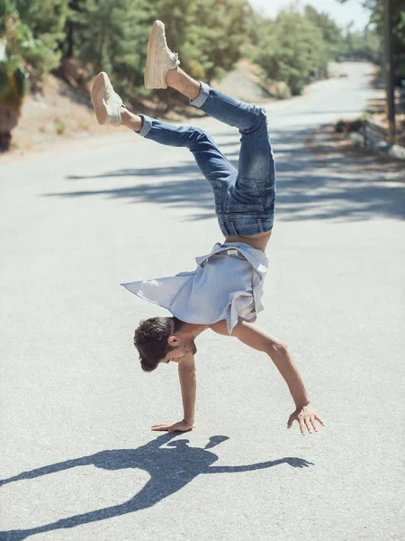 Young man break dancing on the road. — Stock Photo, Image