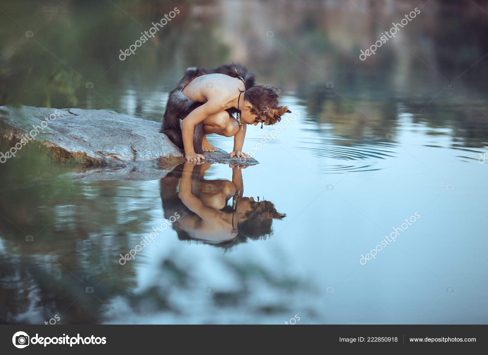 Отражение человека в воде. Отражение в воде. Человек смотрит в воду отражение. Жизненные фотографии. Отражение человека в воде.