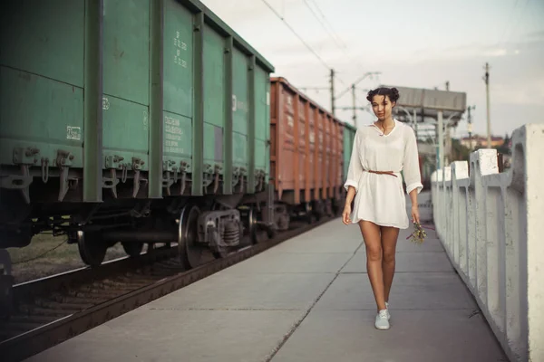 Young woman waiting for someone — Stock Photo, Image