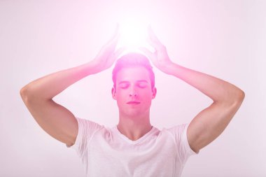 lotus Yoga adam çakra sembolleri ile teşkil