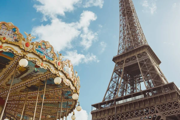 Eiffelova věž a kolotoč — Stock fotografie