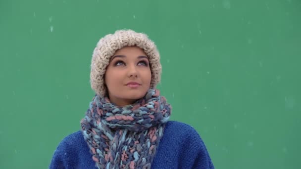 Winter jonge vrouw portret. — Stockvideo