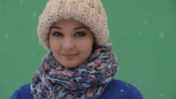 Προσωπογραφία νεαρής γυναίκας χειμώνα. — Αρχείο Βίντεο