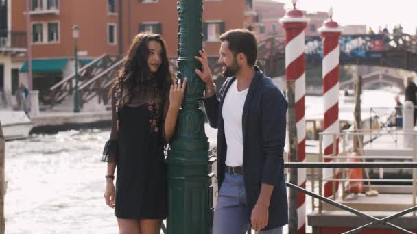 Romantic couple in Venice, Italy — Stock Video