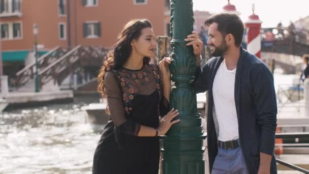 Love - romantic couple in Venice, Italy — Stock Video