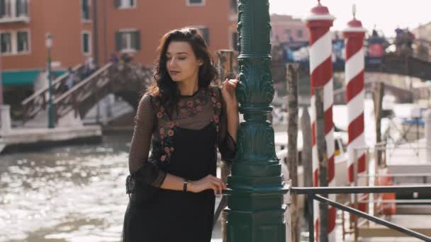 Romantisch koppel in Venetië, Italië — Stockvideo