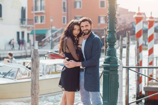Любов - романтична пара у Венеції, Італія — стокове фото
