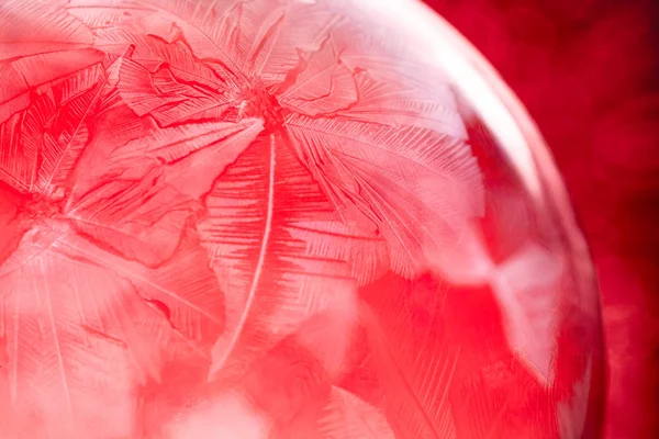 Navidad globo de nieve con copos de nieve — Foto de Stock