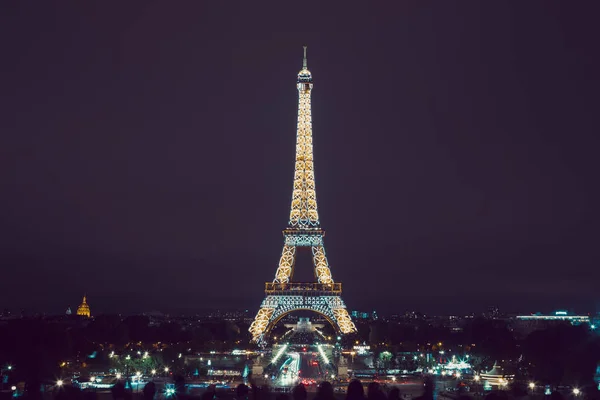 Francie, Paříž – 2. října 2017. Eiffelova věž v Paříži v noci — Stock fotografie