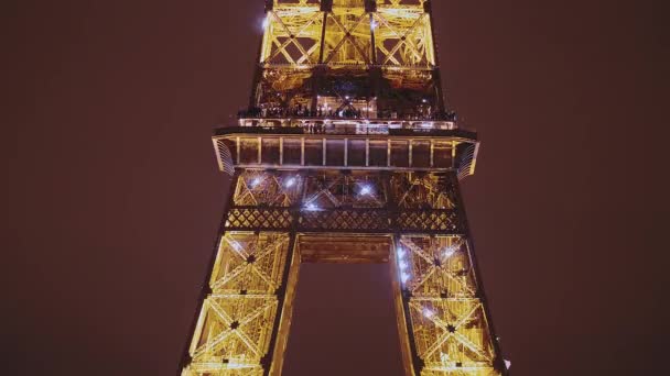 FRANCE, PARIS - 2 OCT 2017. Tour Eiffel à Paris la nuit — Video