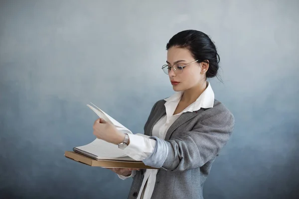 Business woman portrait. Beautiful stylish office worker — Stock Photo, Image