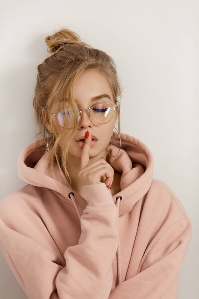 Hipster young girl over wall.