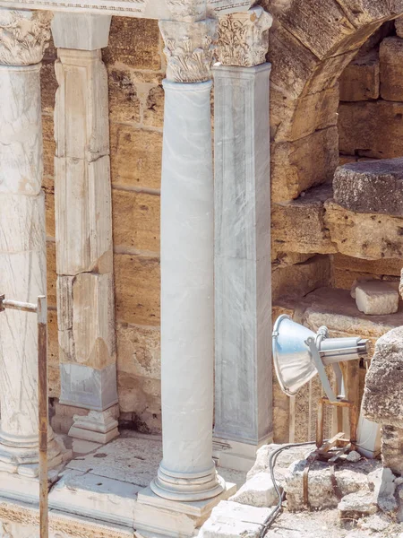 Ruina de la ciudad de Hierapolis en Turquía en Pamukkale. — Foto de Stock