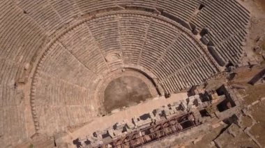 Pamukkale Hierapolis Tiyatrosu Antik Kenti'nin Pamukkale'ye Havadan Görünümü.