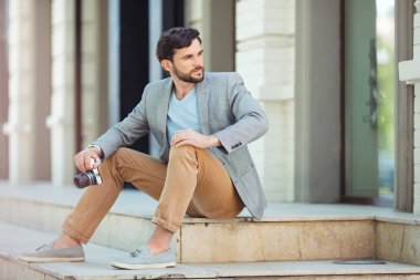 kamera ile erkek fotoğrafçı