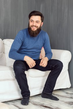 adam ön odasında dinlendirici