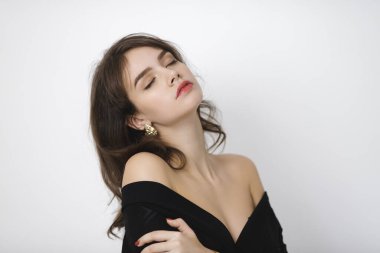 Stüdyoda Esmer Kadın Moda Portresi