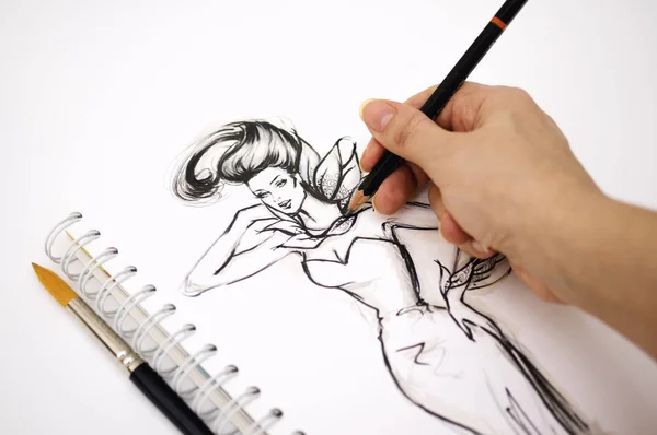 Close Uma Mão Ilustradora Desenhando Esboço Moda — Fotografia de Stock