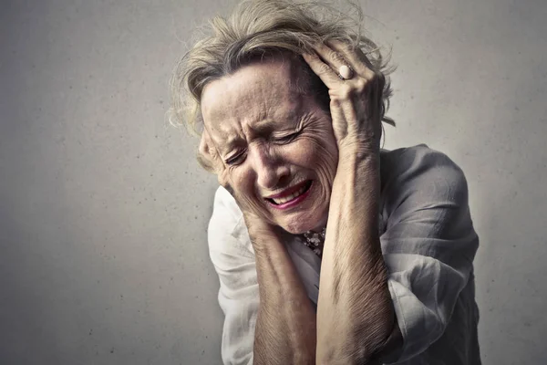 Senior Vrouw Met Pijn Volkomen Verdrietig — Stockfoto