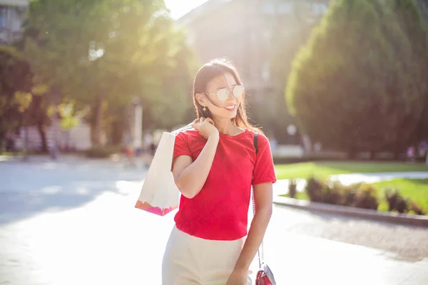 Young Asian Woman Walking Holding Shopping Bag Street — Stock Photo, Image