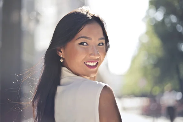 Asyalı Güzel Kadın Açık Gülümseyen — Stok fotoğraf