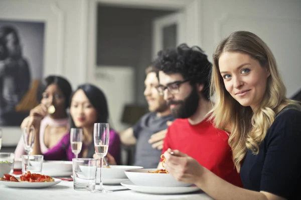 Group Friends Having Lunch Together Home — Stock Photo, Image
