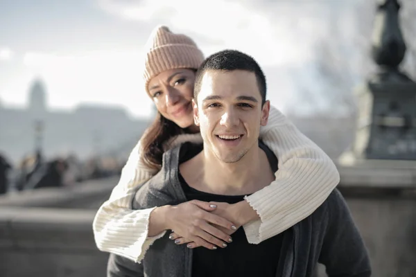 Young Couple Hugging Smiling Outdoor — Stock Photo, Image