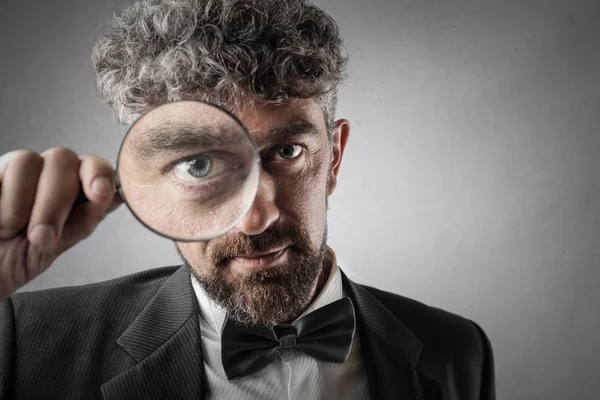 Uomo Affari Dai Capelli Ricci Con Barba Che Guarda Una — Foto Stock