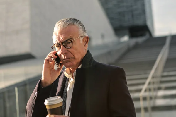 Senior Charming Businessman Glasses Talking His Smartphone Having Coffee City — Stock Photo, Image