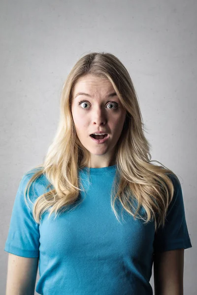 Young Blonde Woman Surprised Get Frightened — Stock Photo, Image