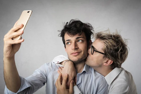 Gay Couple Taking Selfie Smartphone Indoor — Stock Photo, Image