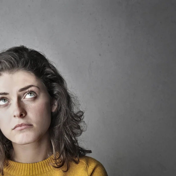 Mujer Especulando Teniendo Dudas —  Fotos de Stock