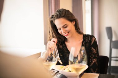 Bir akşam yemeği çift.