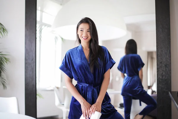 Beautiful Asian Woman Elegant Interior — Stock Photo, Image