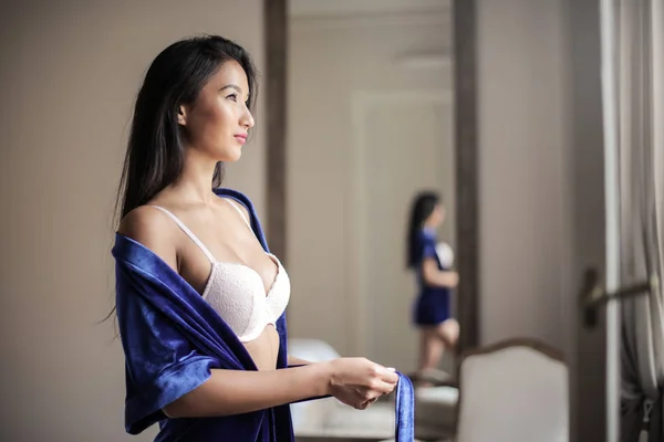 Elegante Bela Mulher Asiática Lingerie — Fotografia de Stock