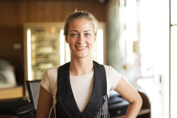 Young Female Waitress Smiling — Stock Photo, Image