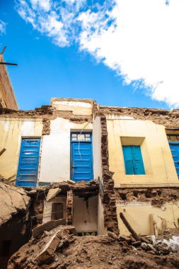 Akdeniz bir şehirde eski Antik Bina.