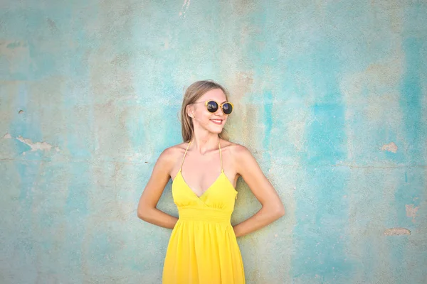 Young Blonde Woman Smiling Yellow Dress — Stock Photo, Image