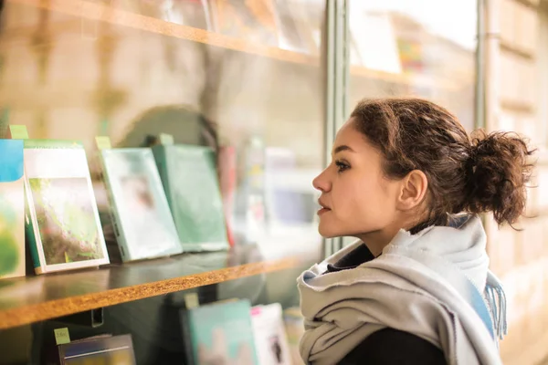 Curly Girl Looks Shop — Stock Photo, Image