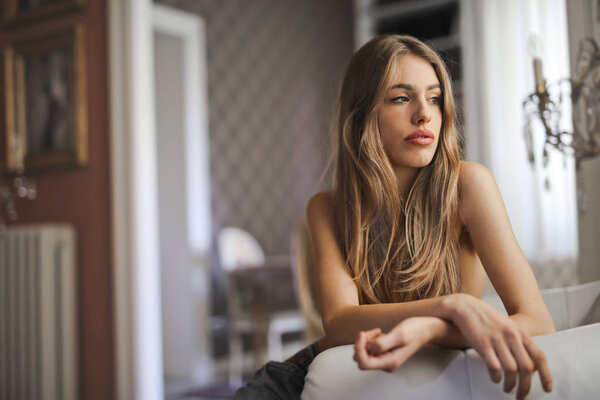 Blonde Girl Sofa — Stock Photo, Image