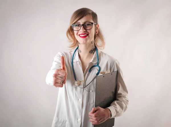 Enfermera Sonriente Pared — Foto de Stock