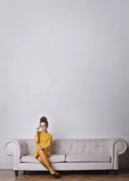 Elegant Girl Sofa — Stock Photo, Image