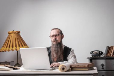 Ofiste Hipster adam
