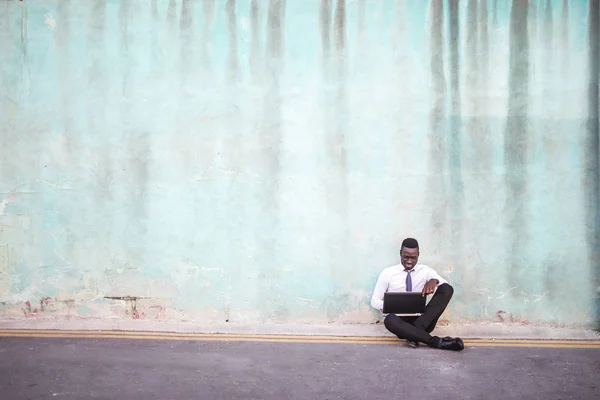 Man Sitting Front Wall — Stock Photo, Image