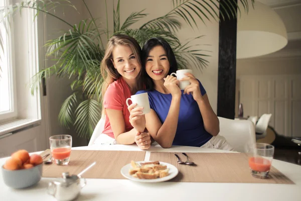 Two Friends Have Breakfast Home — Stock Photo, Image