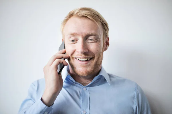 Affärsman Med Telefonen — Stockfoto