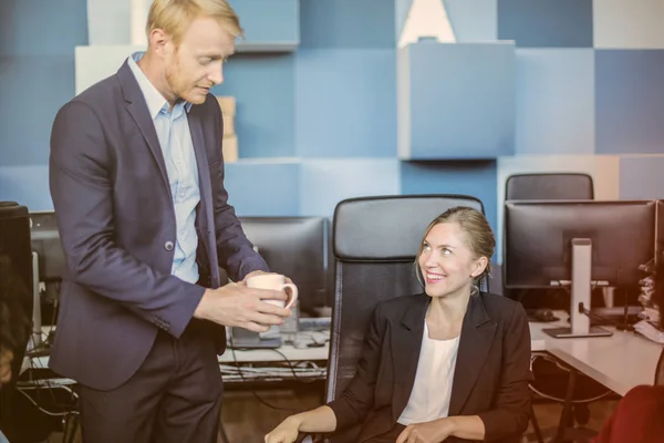 Coworkers Post — Stock Photo, Image