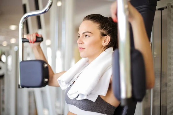 Femme Travaillant Dans Salle Gym — Photo